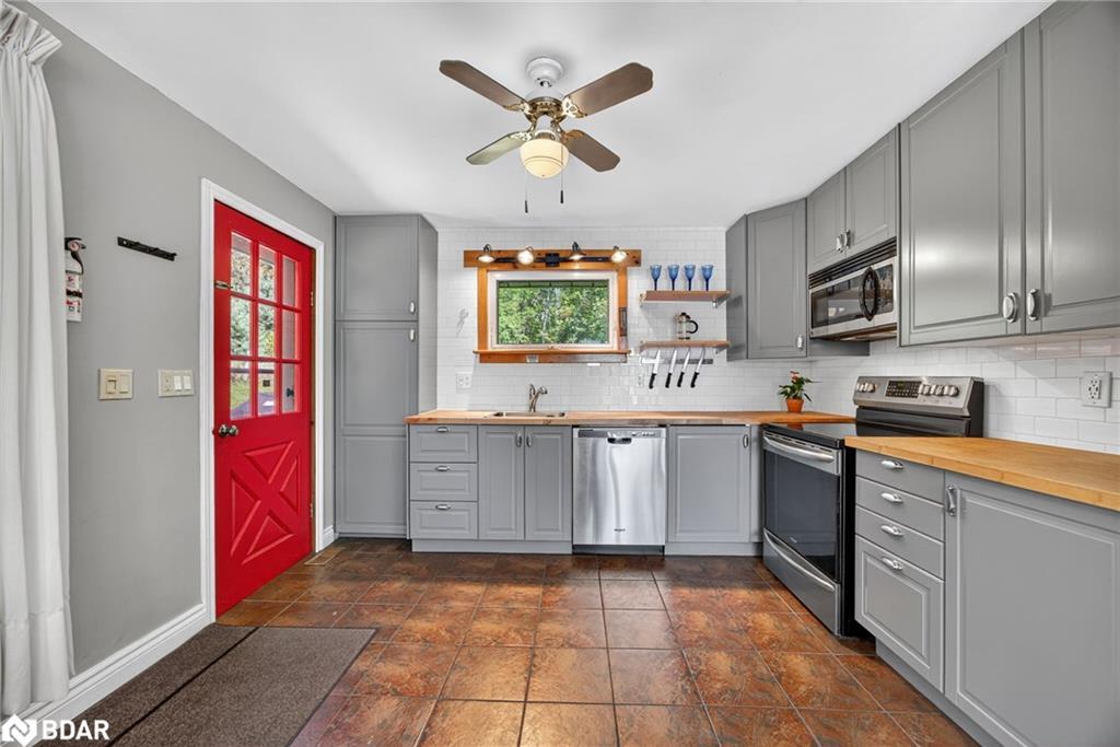 389 Falcon Road, Huntsville, ON - Indoor Photo Showing Kitchen