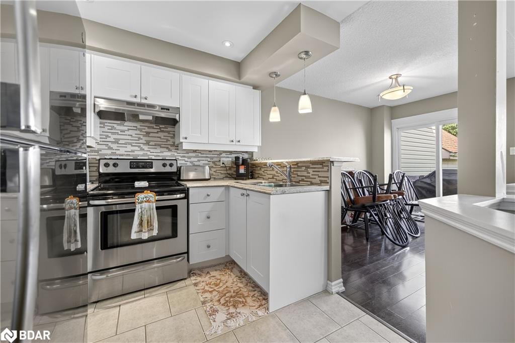 36-12 Lankin Boulevard, Orillia, ON - Indoor Photo Showing Kitchen With Upgraded Kitchen