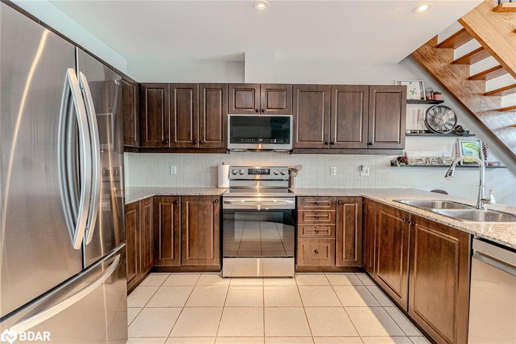 6 Victoria Street, Barrie, ON - Indoor Photo Showing Kitchen With Stainless Steel Kitchen With Double Sink