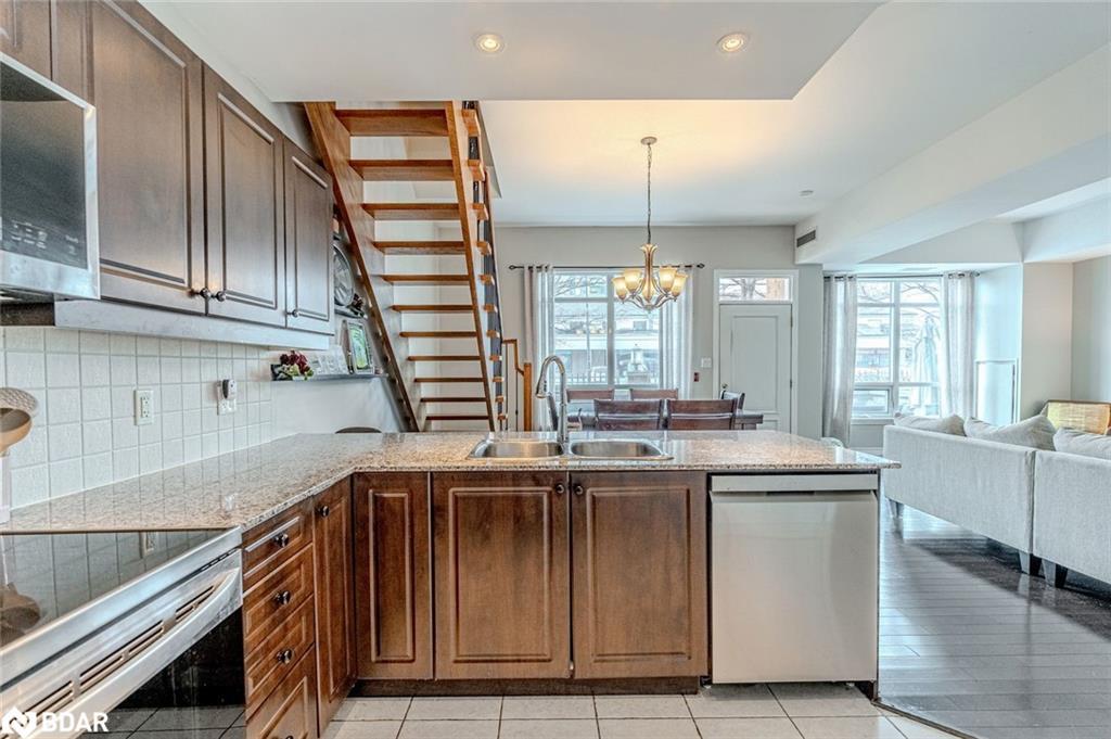 6 Victoria Street, Barrie, ON - Indoor Photo Showing Kitchen With Double Sink