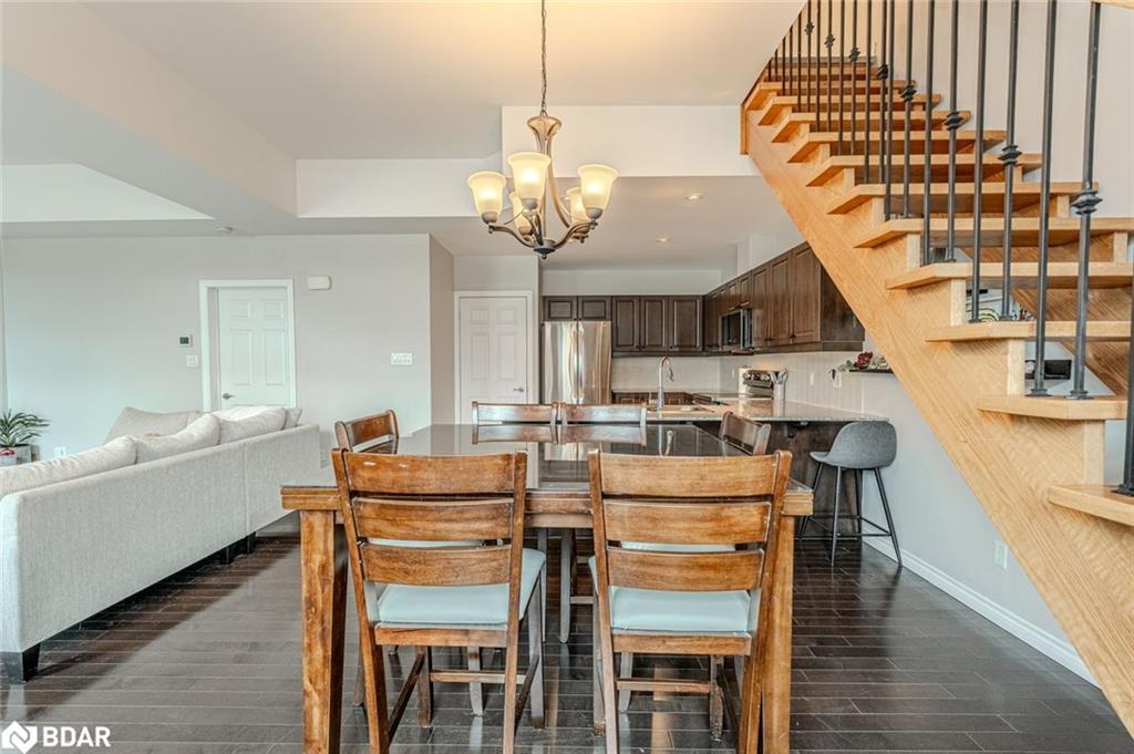 6 Victoria Street, Barrie, ON - Indoor Photo Showing Dining Room