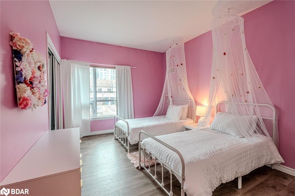 6 Victoria Street, Barrie, ON - Indoor Photo Showing Bedroom