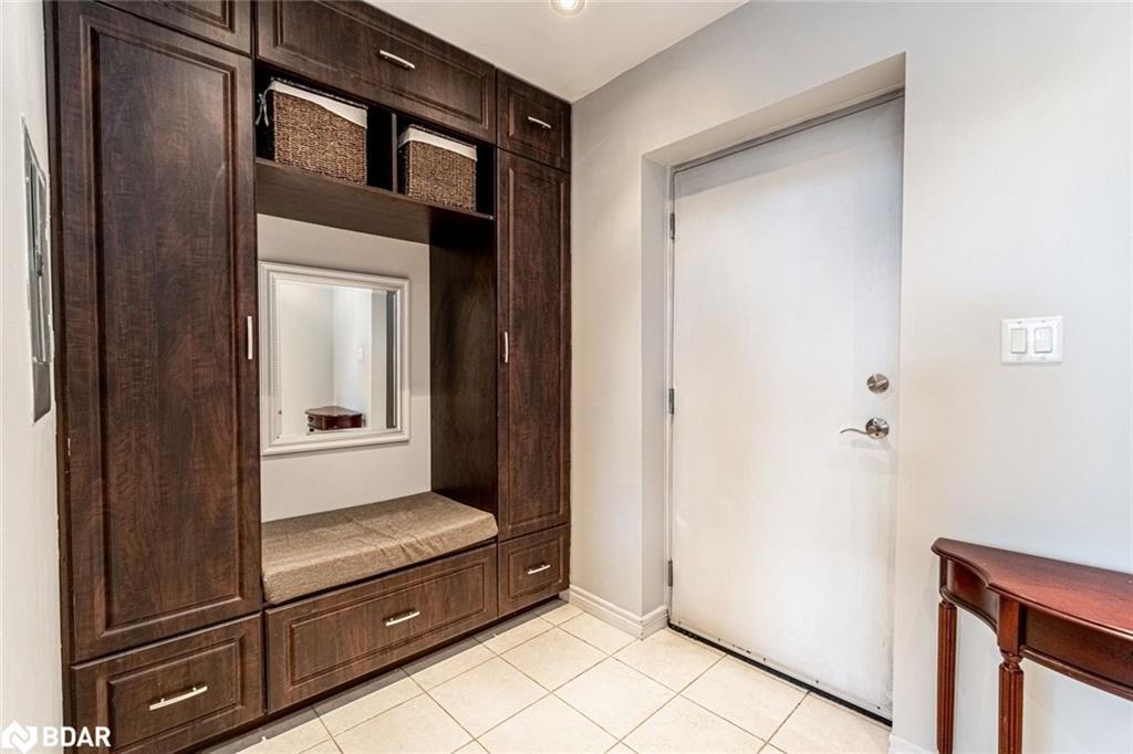 6 Victoria Street, Barrie, ON - Indoor Photo Showing Other Room