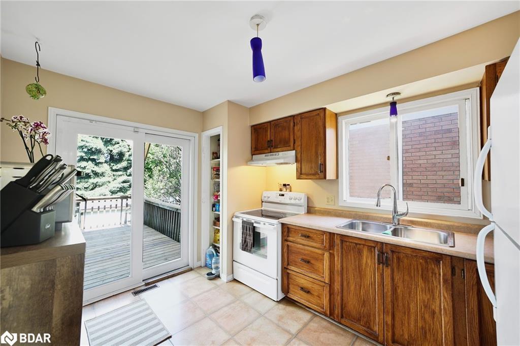 45 Garden Drive, Barrie, ON - Indoor Photo Showing Kitchen With Double Sink