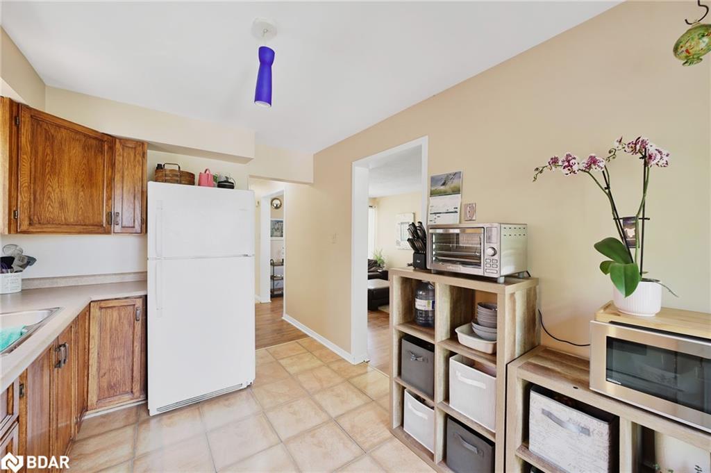 45 Garden Drive, Barrie, ON - Indoor Photo Showing Kitchen