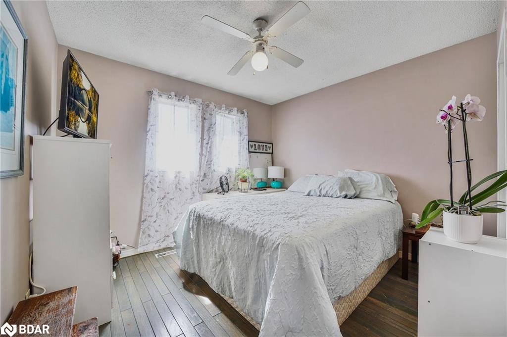 45 Garden Drive, Barrie, ON - Indoor Photo Showing Bedroom