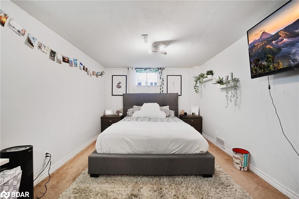 45 Garden Drive, Barrie, ON - Indoor Photo Showing Bedroom