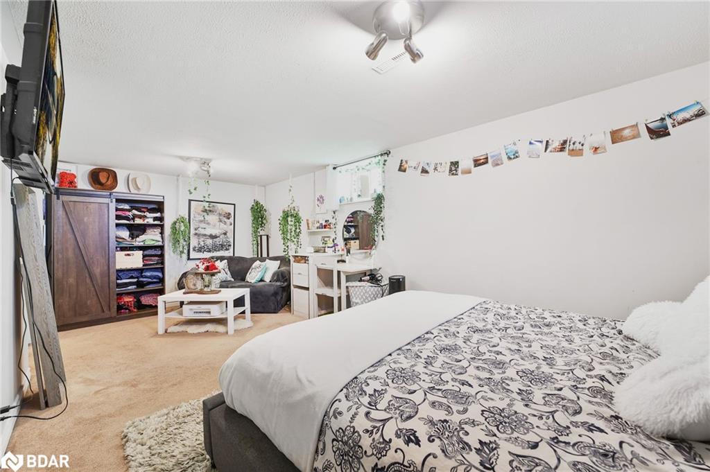 45 Garden Drive, Barrie, ON - Indoor Photo Showing Bedroom