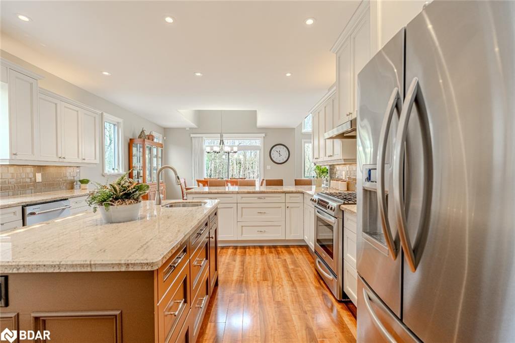 2 Sumach Court, Wasaga Beach, ON - Indoor Photo Showing Kitchen With Stainless Steel Kitchen With Upgraded Kitchen