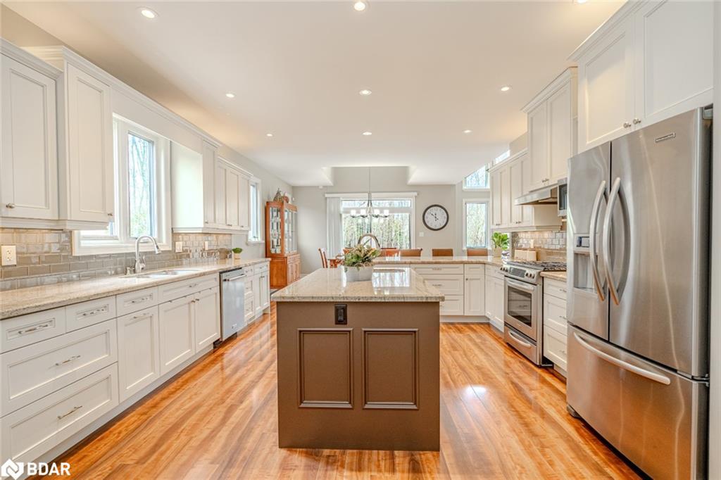 2 Sumach Court, Wasaga Beach, ON - Indoor Photo Showing Kitchen With Stainless Steel Kitchen With Upgraded Kitchen