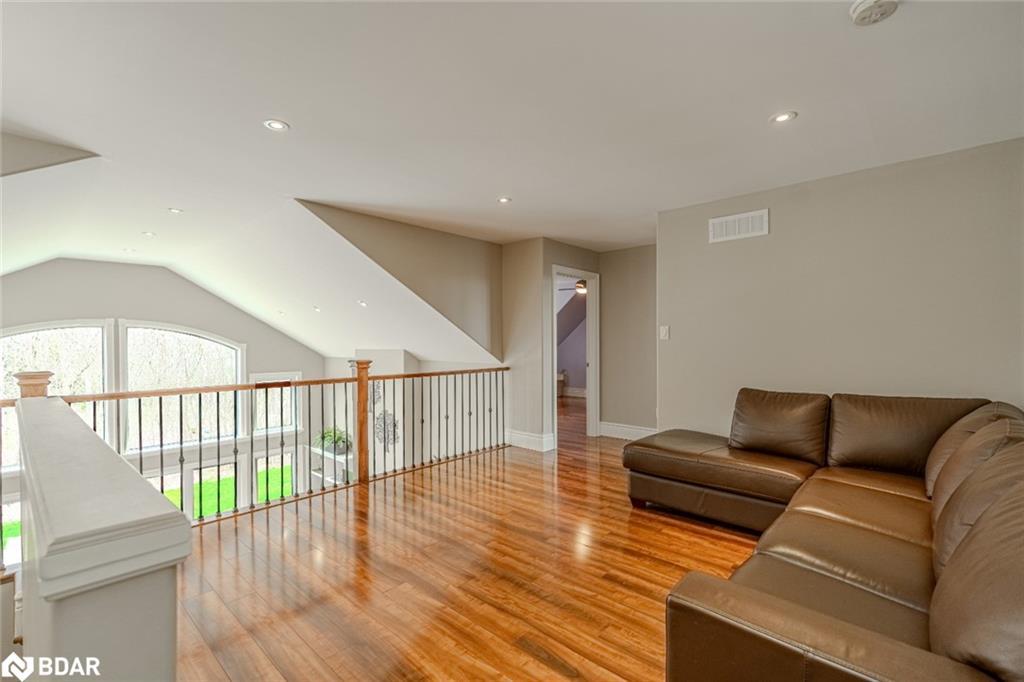 2 Sumach Court, Wasaga Beach, ON - Indoor