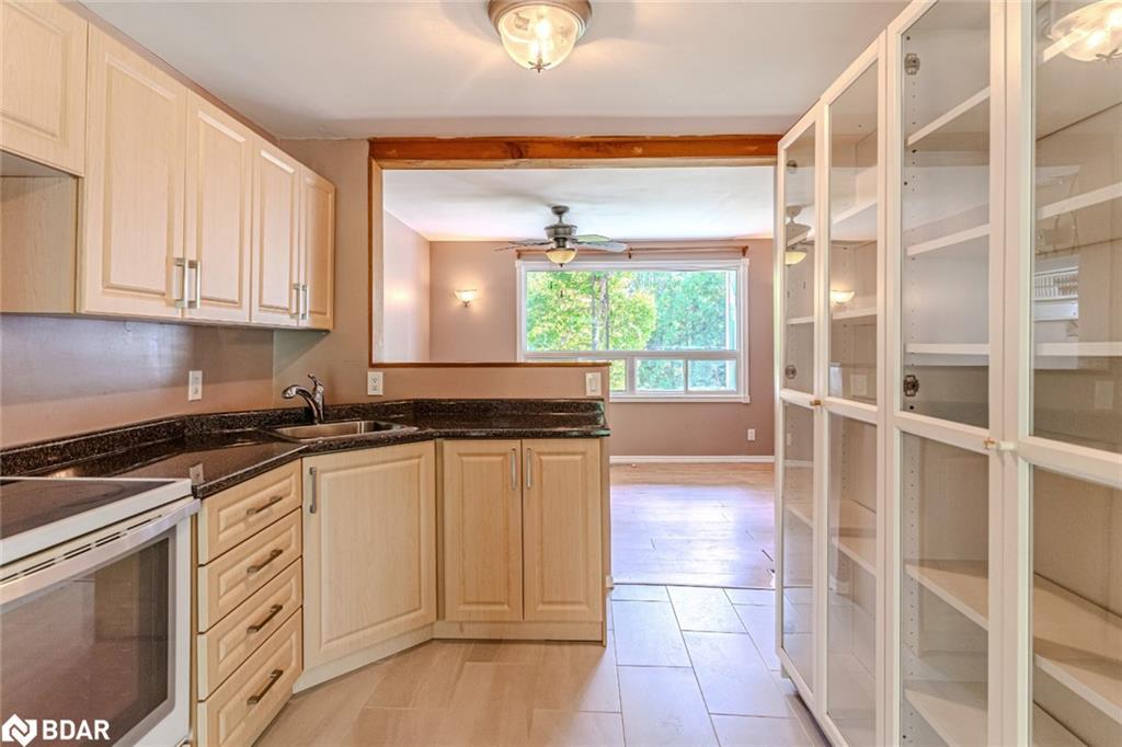 2125 Willard Avenue, Innisfil, ON - Indoor Photo Showing Kitchen