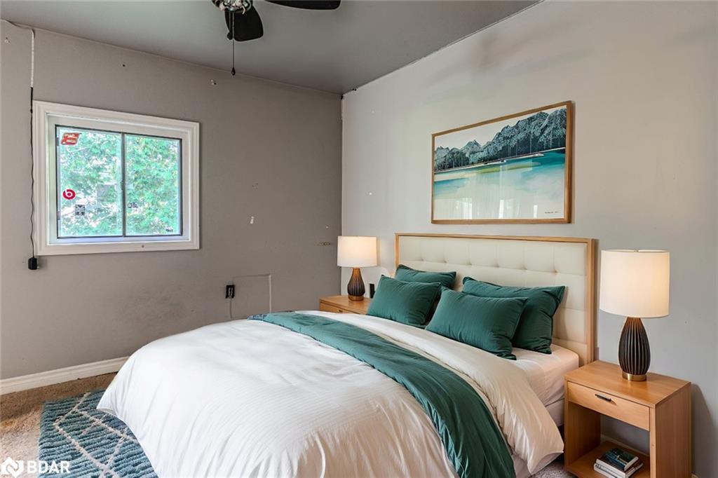 2125 Willard Avenue, Innisfil, ON - Indoor Photo Showing Bedroom