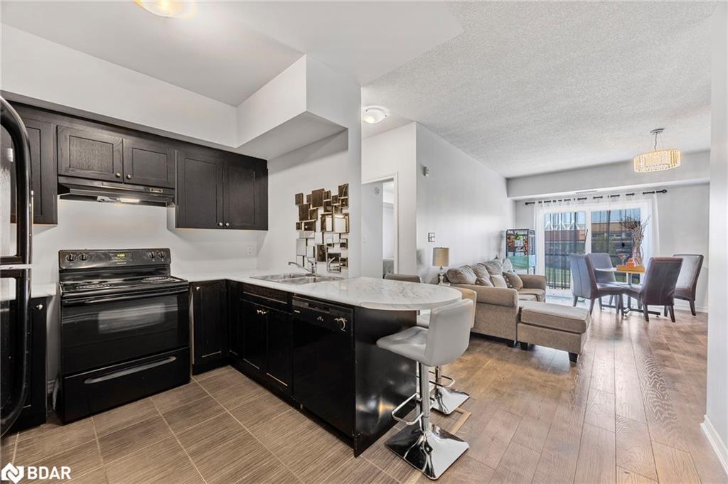 205-720 Yonge Street, Barrie, ON - Indoor Photo Showing Kitchen