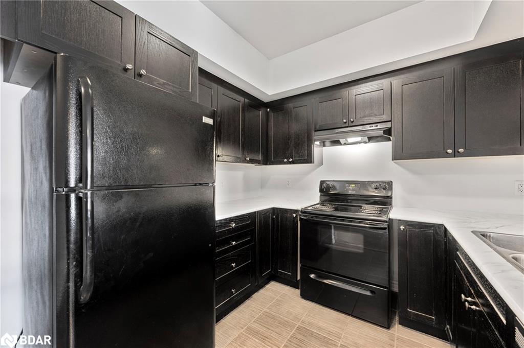 205-720 Yonge Street, Barrie, ON - Indoor Photo Showing Kitchen