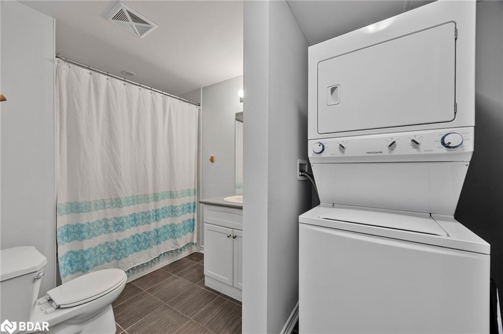 205-720 Yonge Street, Barrie, ON - Indoor Photo Showing Laundry Room
