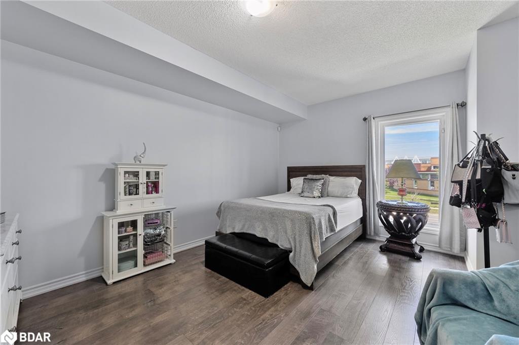 205-720 Yonge Street, Barrie, ON - Indoor Photo Showing Bedroom