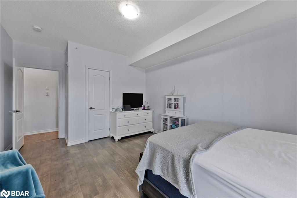 205-720 Yonge Street, Barrie, ON - Indoor Photo Showing Bedroom