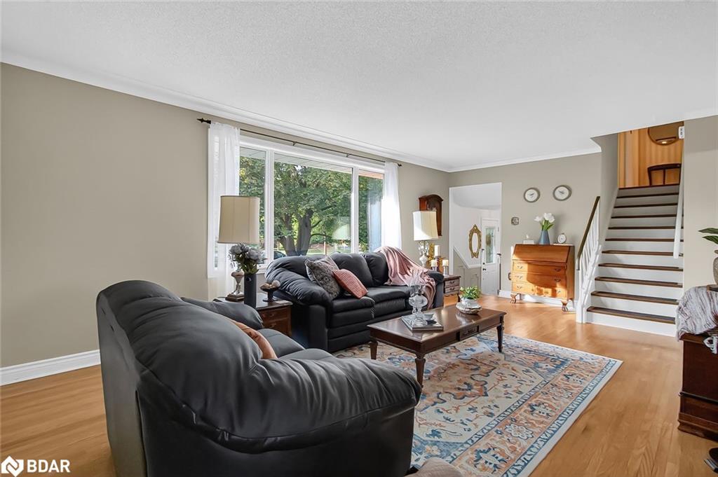 1 Jason Court, London, ON - Indoor Photo Showing Living Room