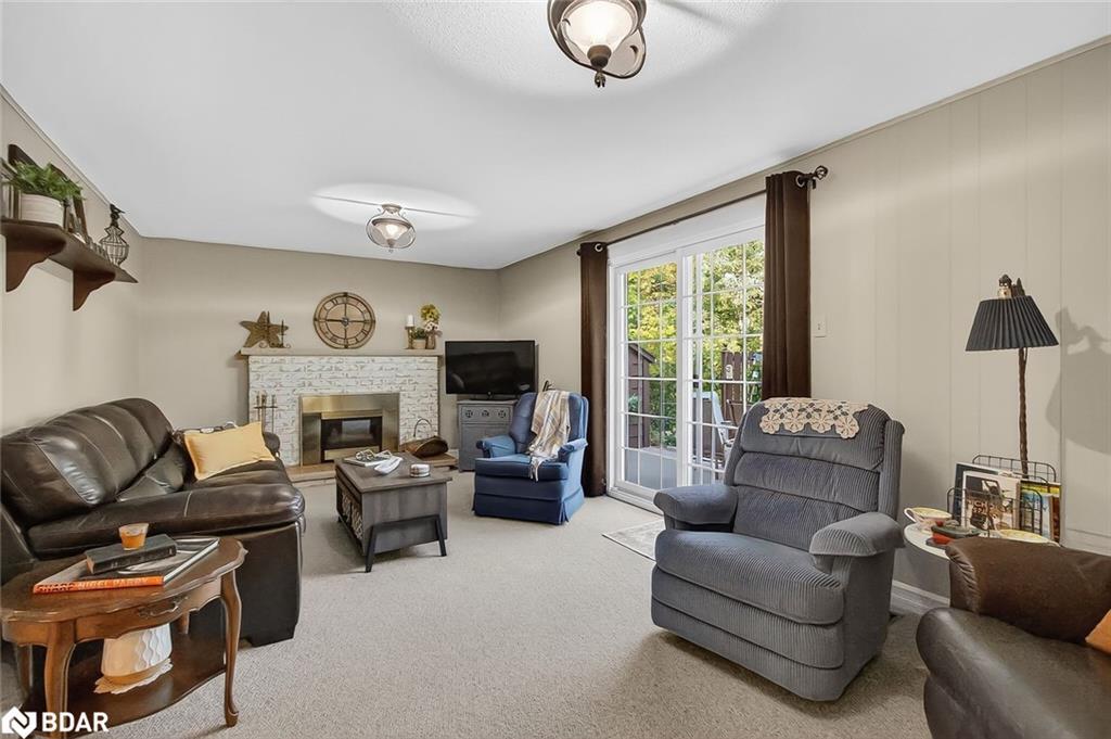1 Jason Court, London, ON - Indoor Photo Showing Living Room With Fireplace