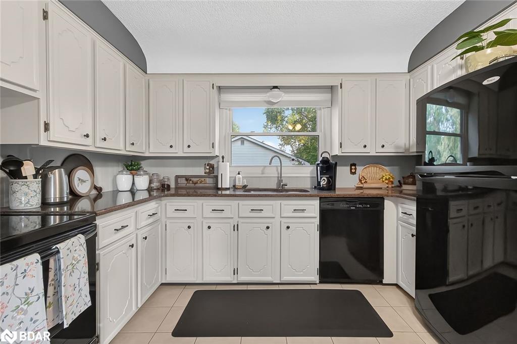 1 Jason Court, London, ON - Indoor Photo Showing Kitchen