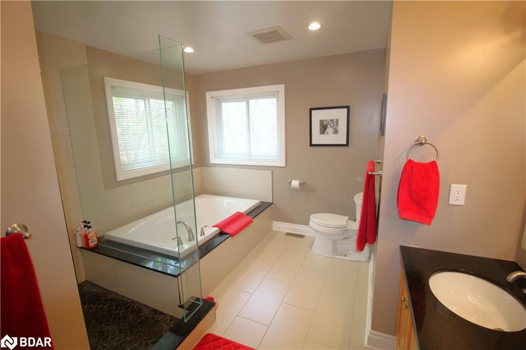 37 Falling Brook Drive, Barrie, ON - Indoor Photo Showing Bathroom