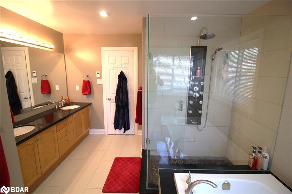 37 Falling Brook Drive, Barrie, ON - Indoor Photo Showing Bathroom