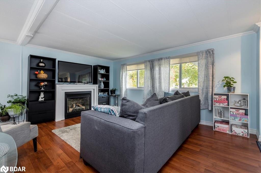 5 Broadway Avenue, Innisfil, ON - Indoor Photo Showing Living Room With Fireplace