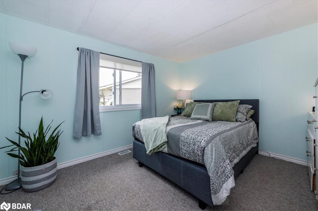 5 Broadway Avenue, Innisfil, ON - Indoor Photo Showing Bedroom