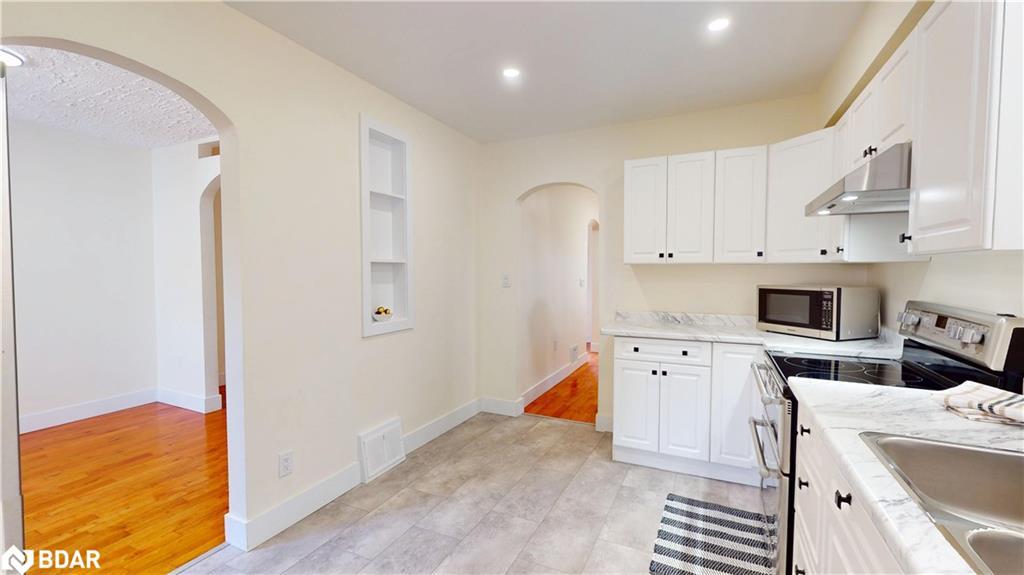 33 Havelock Street, Guelph, ON - Indoor Photo Showing Kitchen