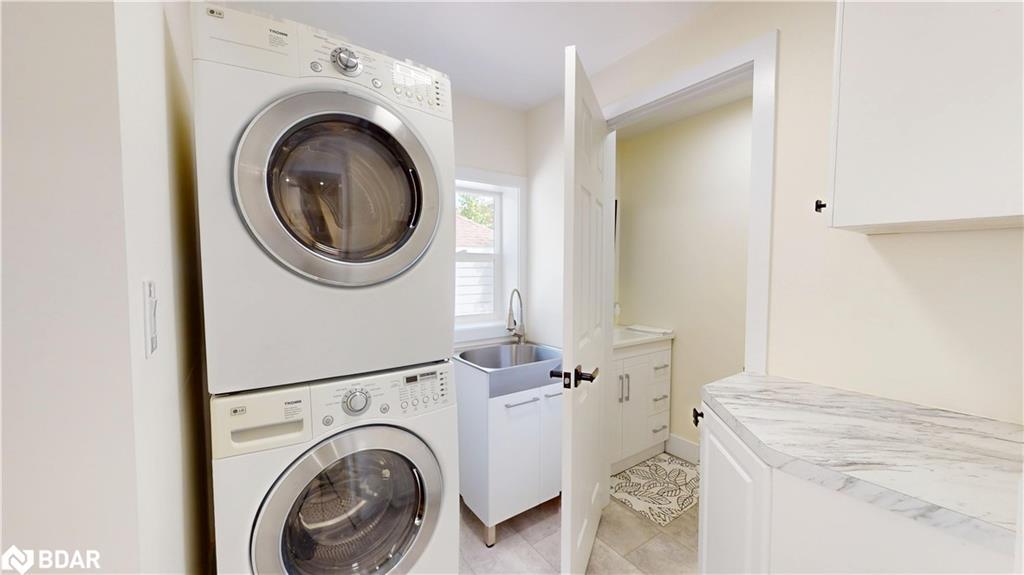 33 Havelock Street, Guelph, ON - Indoor Photo Showing Laundry Room