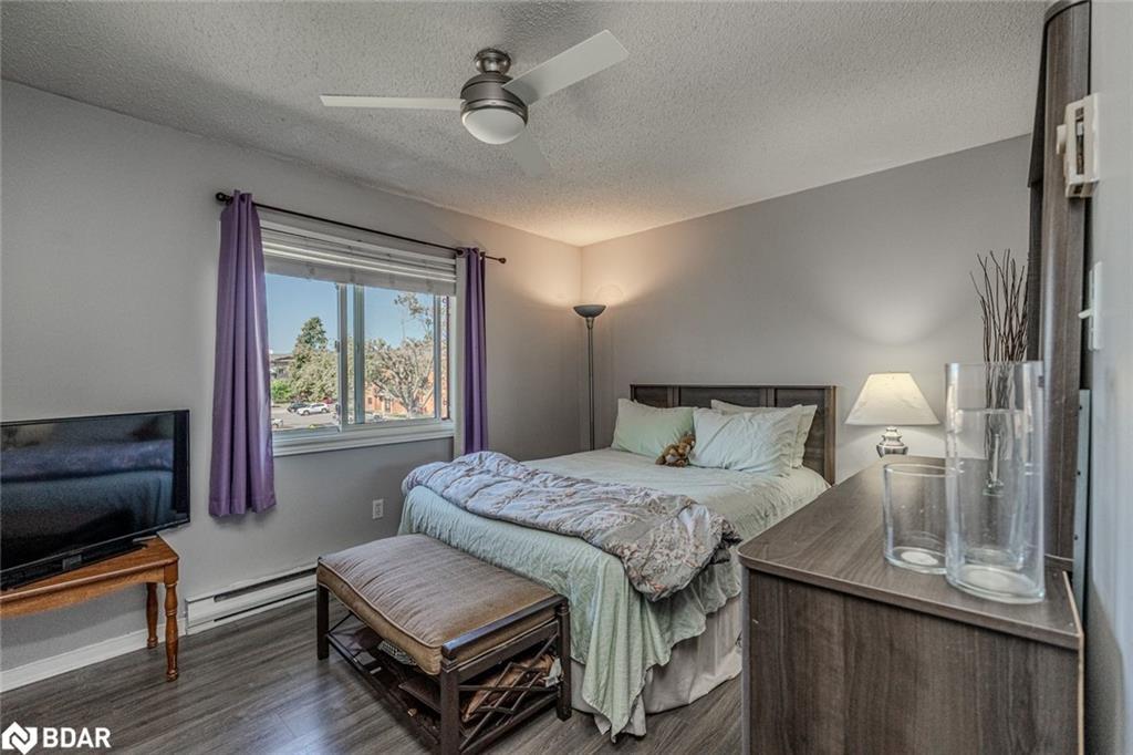 E9-167 Edgehill Drive, Barrie, ON - Indoor Photo Showing Bedroom