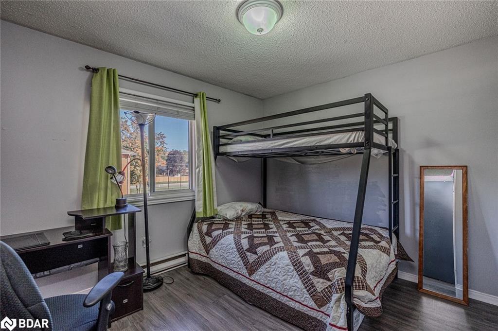E9-167 Edgehill Drive, Barrie, ON - Indoor Photo Showing Bedroom