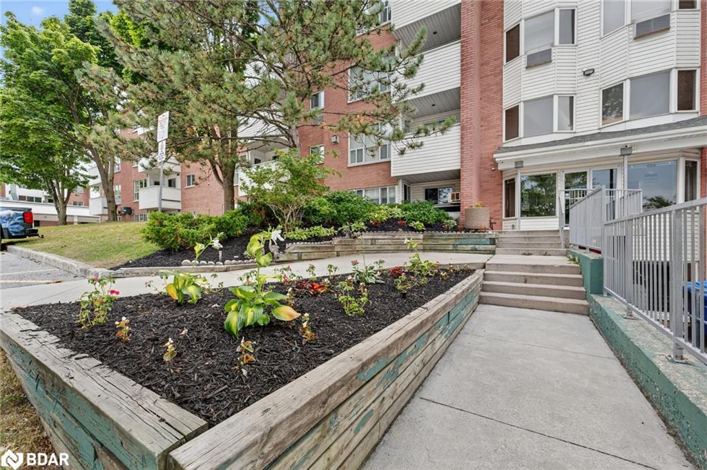 B08-126 Bell Farm Road, Barrie, ON - Outdoor