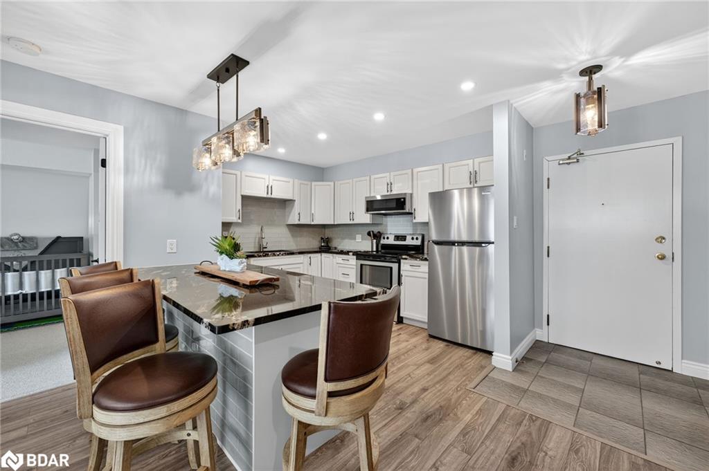 B08-126 Bell Farm Road, Barrie, ON - Indoor