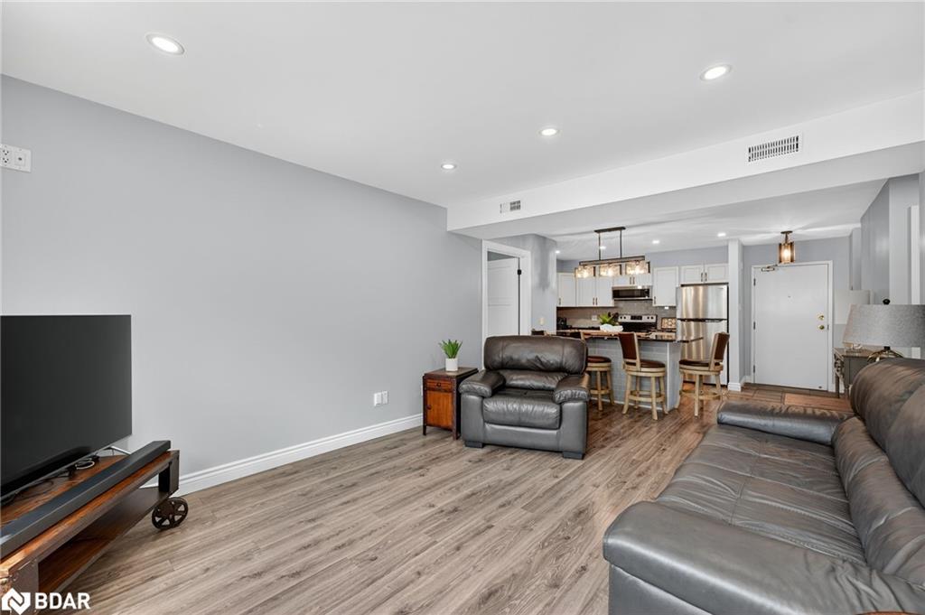 B08-126 Bell Farm Road, Barrie, ON - Indoor Photo Showing Other Room