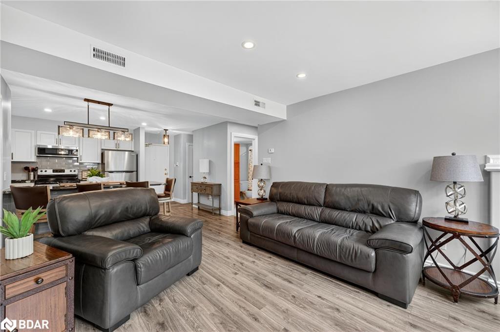 B08-126 Bell Farm Road, Barrie, ON - Indoor Photo Showing Living Room