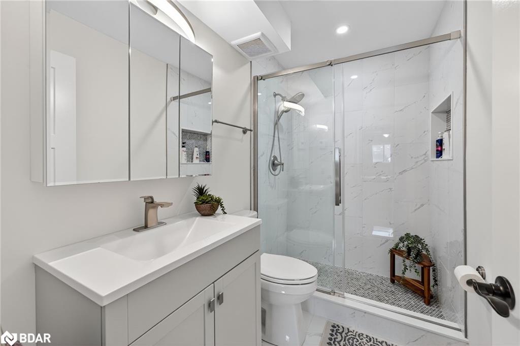 B08-126 Bell Farm Road, Barrie, ON - Indoor Photo Showing Bathroom