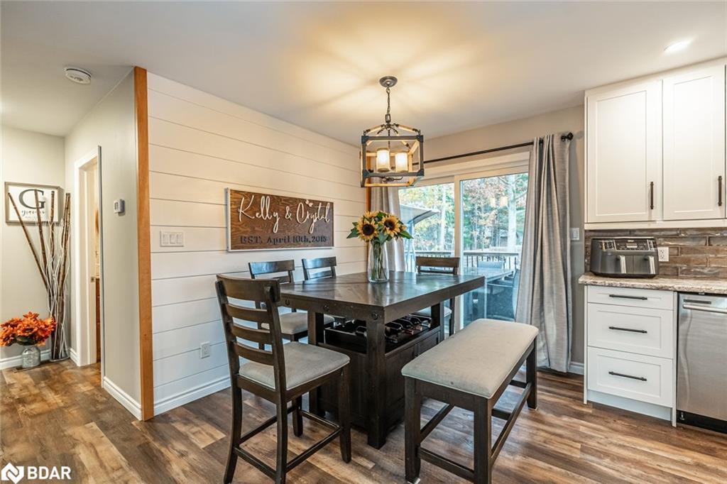 45 Evergreen Avenue, Tiny, ON - Indoor