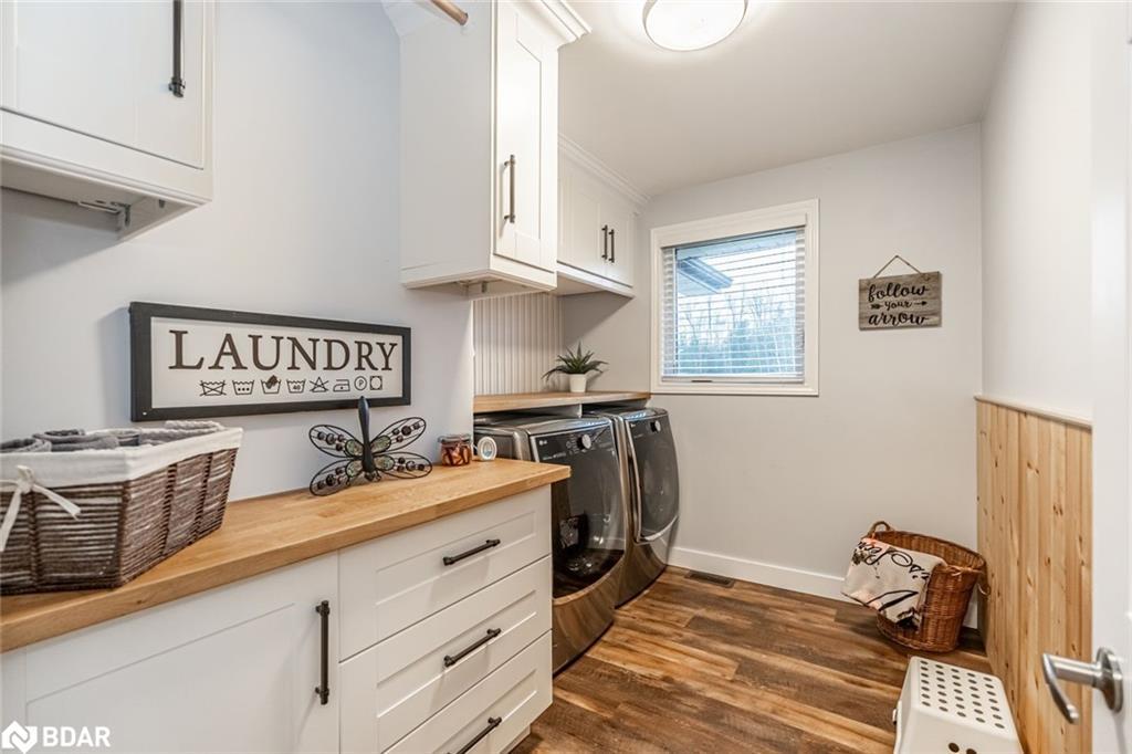 45 Evergreen Avenue, Tiny, ON - Indoor