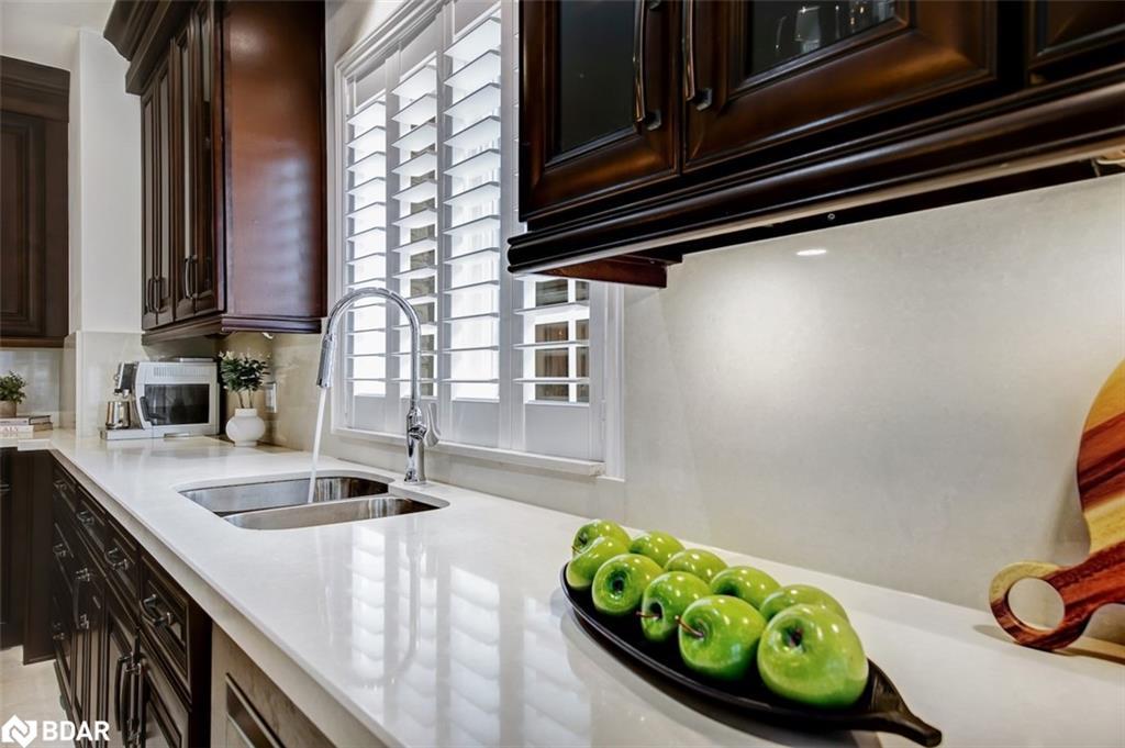 6 Colton Crescent S, Vaughan, ON - Indoor Photo Showing Kitchen With Double Sink