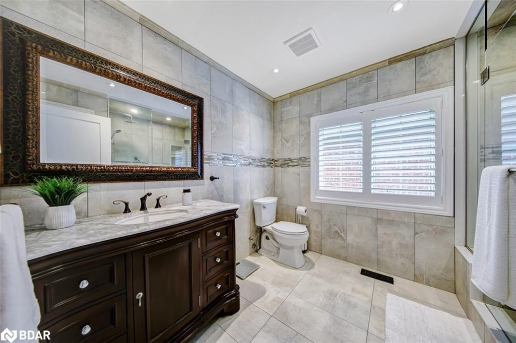 6 Colton Crescent S, Vaughan, ON - Indoor Photo Showing Bathroom