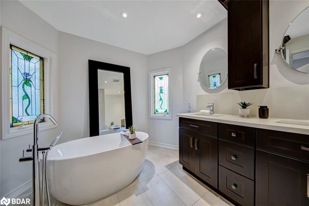 6 Colton Crescent S, Vaughan, ON - Indoor Photo Showing Bathroom