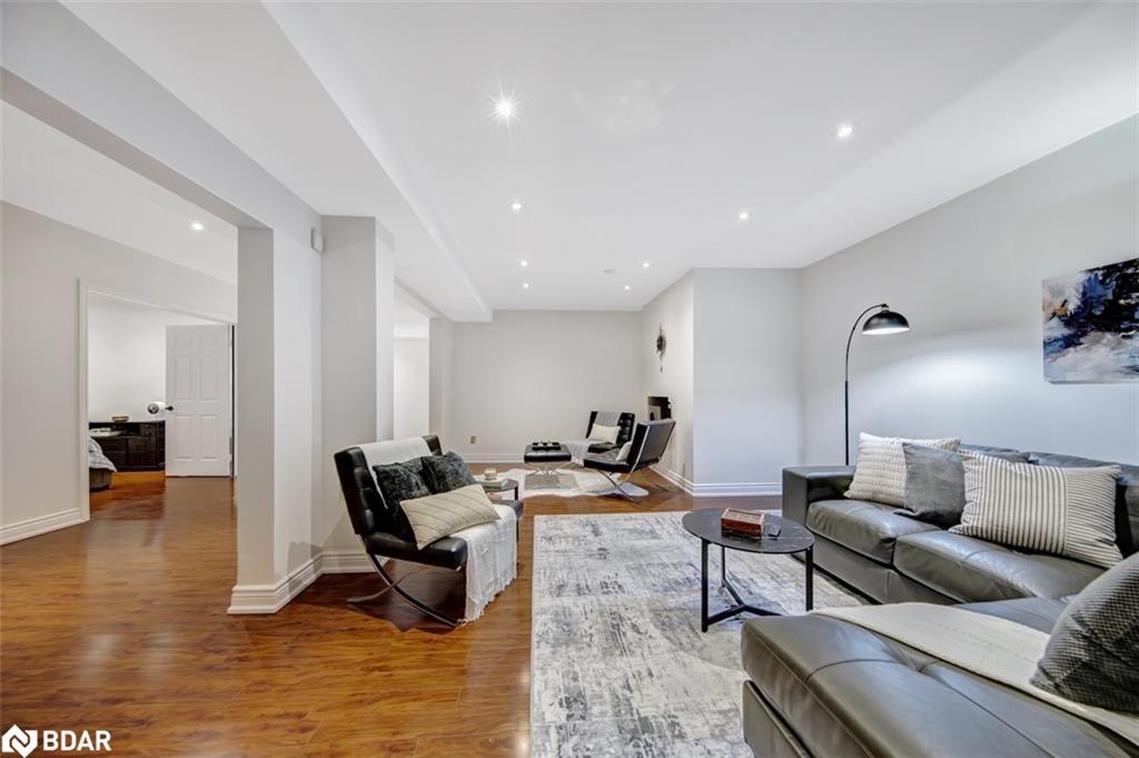 6 Colton Crescent S, Vaughan, ON - Indoor Photo Showing Living Room