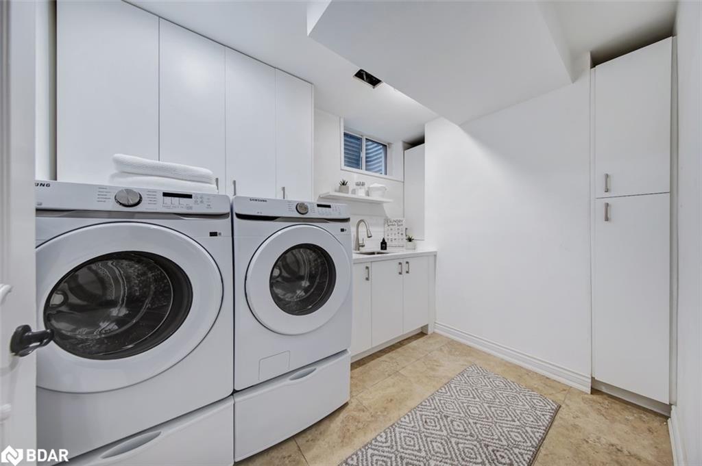 6 Colton Crescent S, Vaughan, ON - Indoor Photo Showing Laundry Room