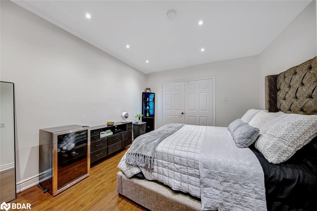 6 Colton Crescent S, Vaughan, ON - Indoor Photo Showing Bedroom