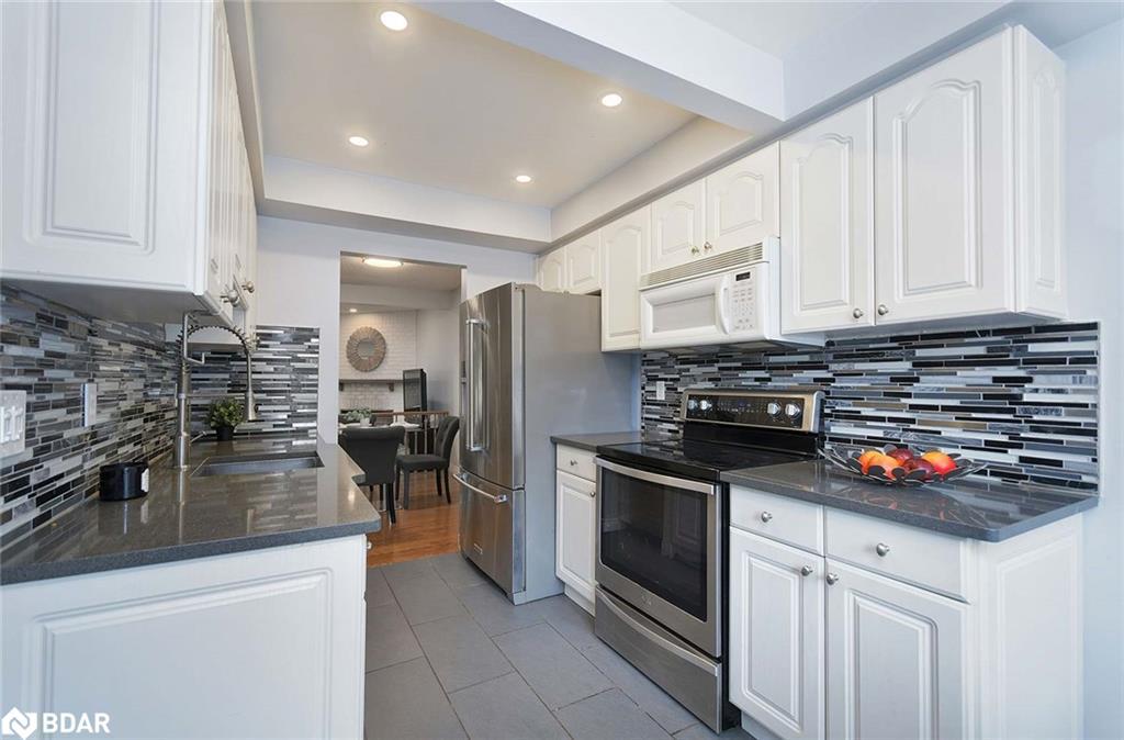 34-800 Upper Paradise Road, Hamilton, ON - Indoor Photo Showing Kitchen With Upgraded Kitchen