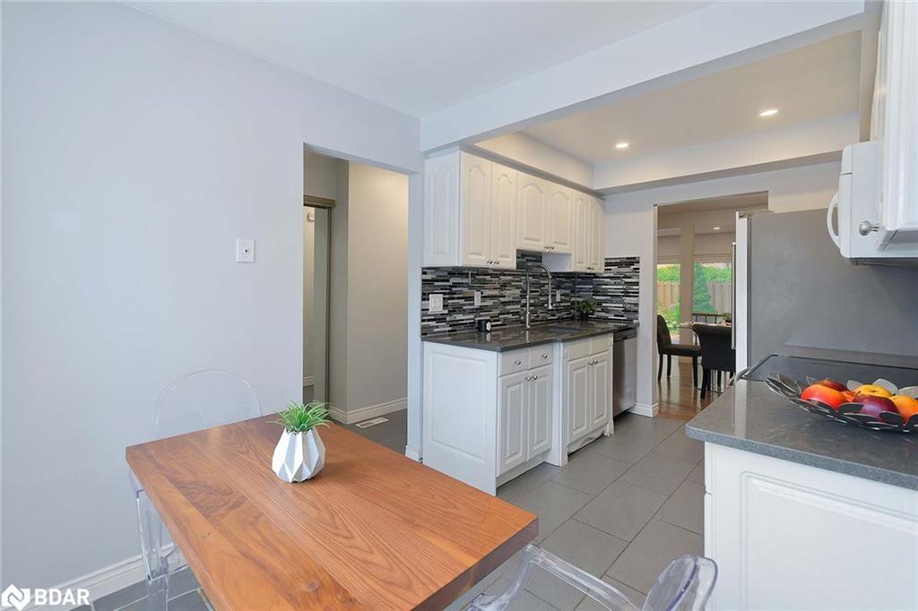 34-800 Upper Paradise Road, Hamilton, ON - Indoor Photo Showing Kitchen