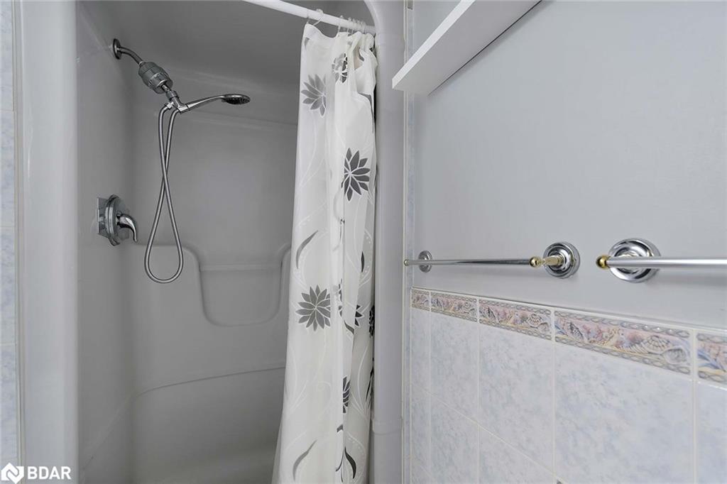 34-800 Upper Paradise Road, Hamilton, ON - Indoor Photo Showing Bathroom