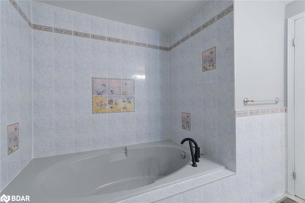 34-800 Upper Paradise Road, Hamilton, ON - Indoor Photo Showing Bathroom